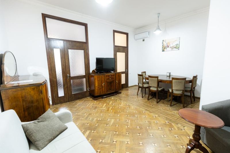 Amiryan 8 apartment