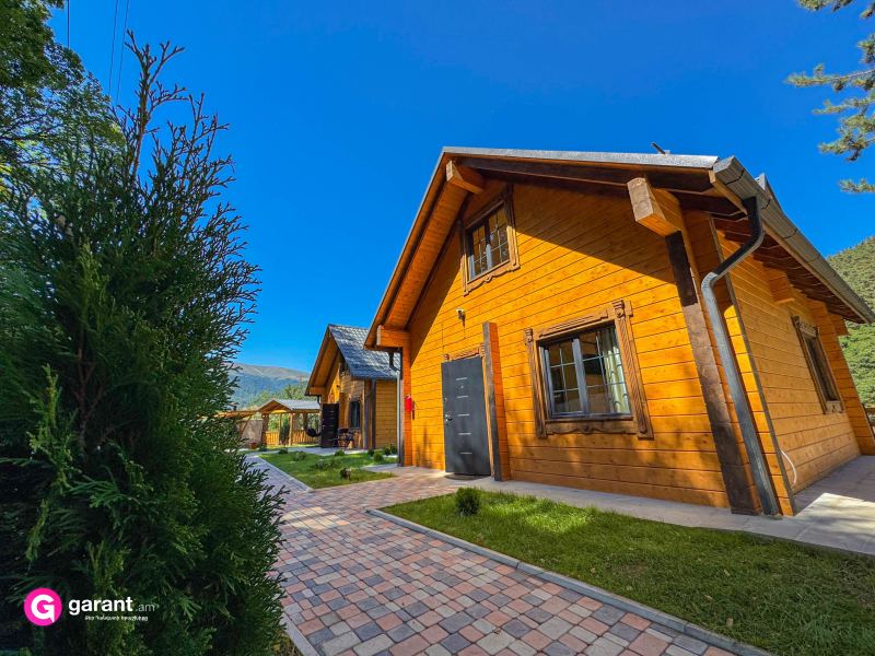 Քոթեջ՝ 2 ննջասենյակով, 6 հյուրի համար, 790 մ²