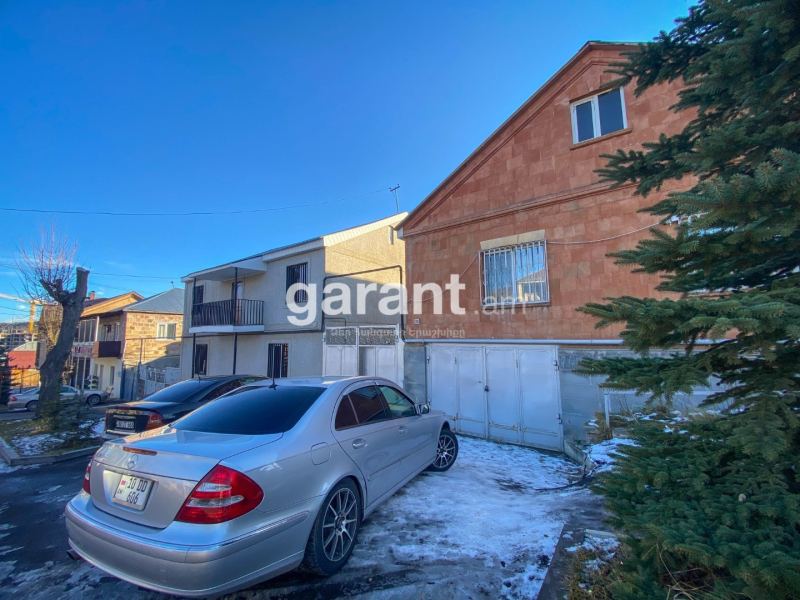 Տուն՝ 3 ննջասենյակով, 9 հյուրի համար, 240 մ²