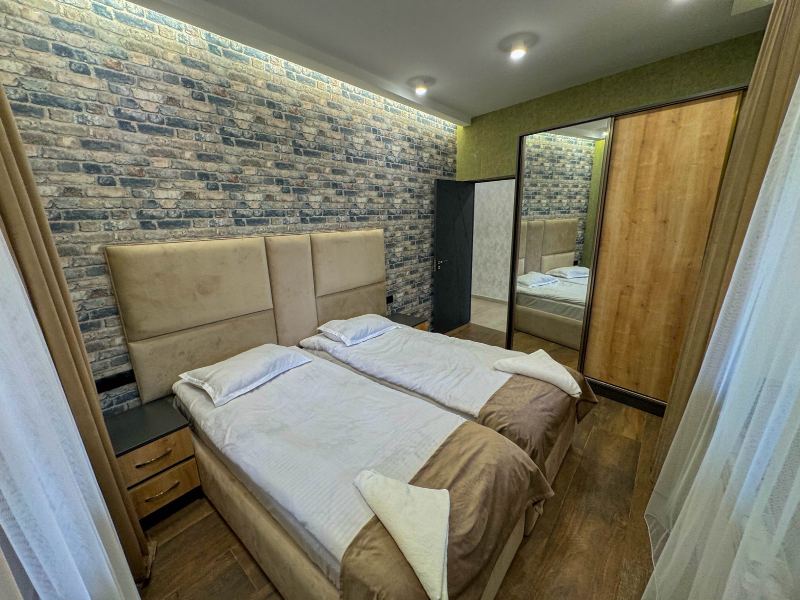 Bedroom Спальня 2