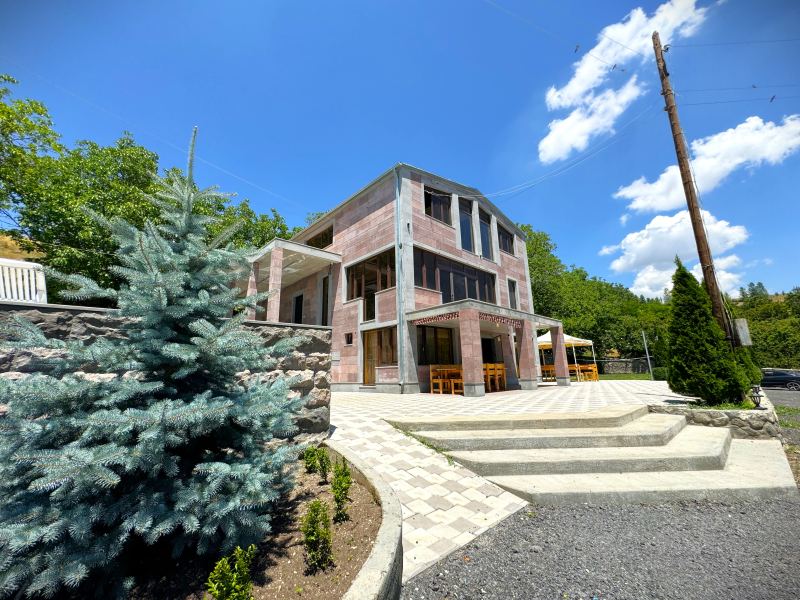 Միջոցառումների վայր՝ 5 ննջասենյակով, 10 հյուրի համար, 85 մ²