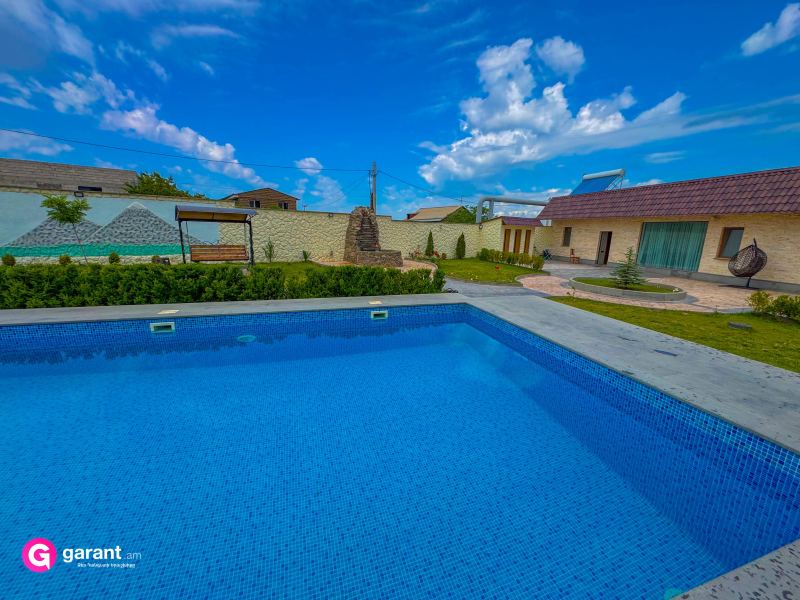 House with 3 bedrooms and pool, for 9 guests, 94 m²