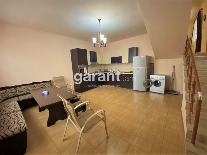 Տուն՝ 4 ննջասենյակով, 10 հյուրի համար, 185 մ²
