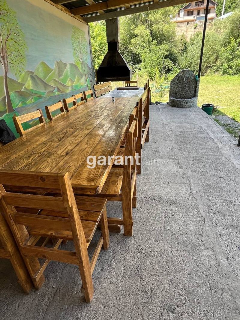 Տուն՝ 3 ննջասենյակով, 10 հյուրի համար, 80 մ²