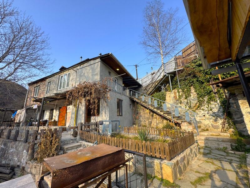 Տուն՝ 3 ննջասենյակով, 7 հյուրի համար, 90 մ²