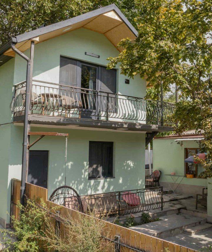 Տուն՝ 2 ննջասենյակով, 6 հյուրի համար, 180 մ²