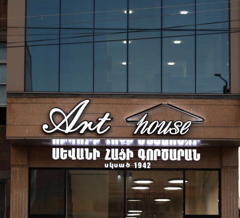 Բնակարան՝ 3 ննջասենյակով, 3 հյուրի համար, 130 մ²