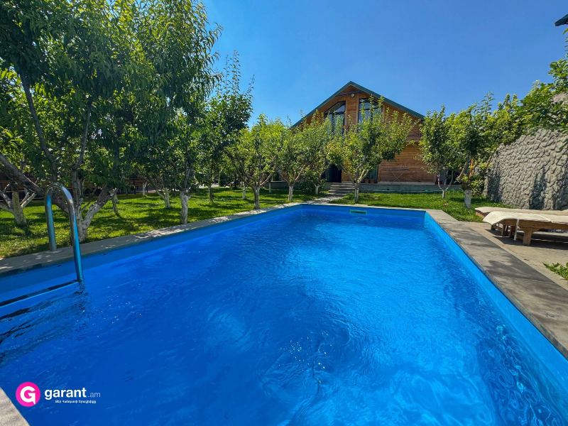 Место для мероприятий с 3 спальнями, для 15 гостей, 900 м²