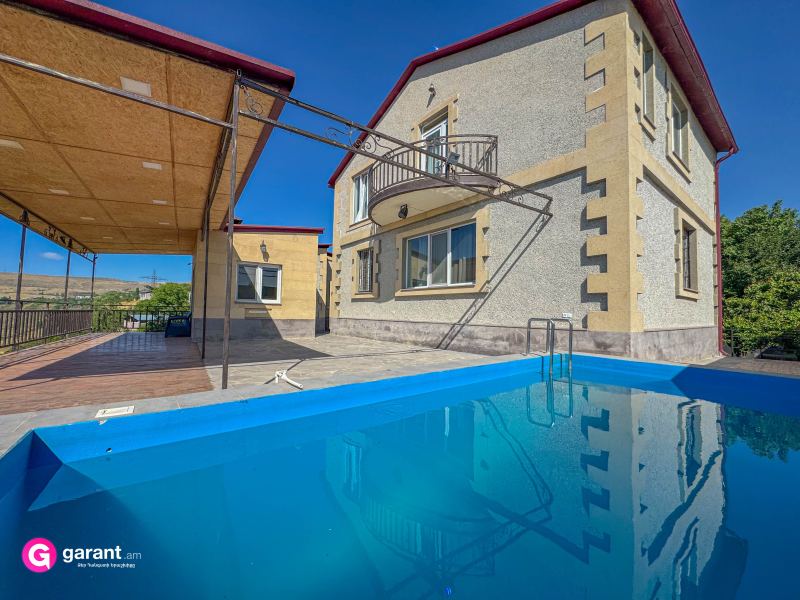 Տուն՝ 5 ննջասենյակով, 13 հյուրի համար, 250 մ²