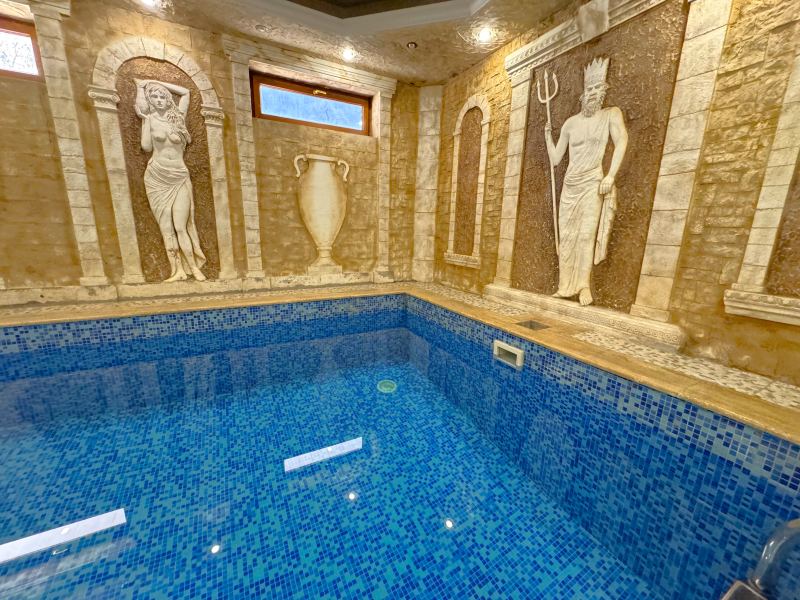 House with 6 bedrooms, pool and sauna, for 20 guests, 562 m²